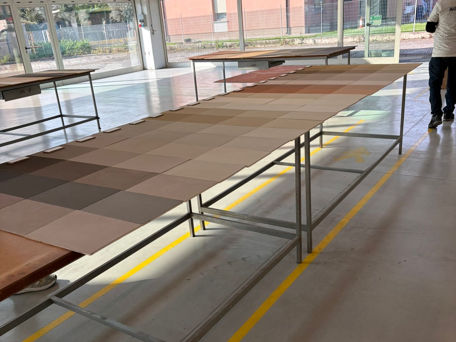 Bodenproben und Spachtelmuster im Showroom BodenManufaktur Erding